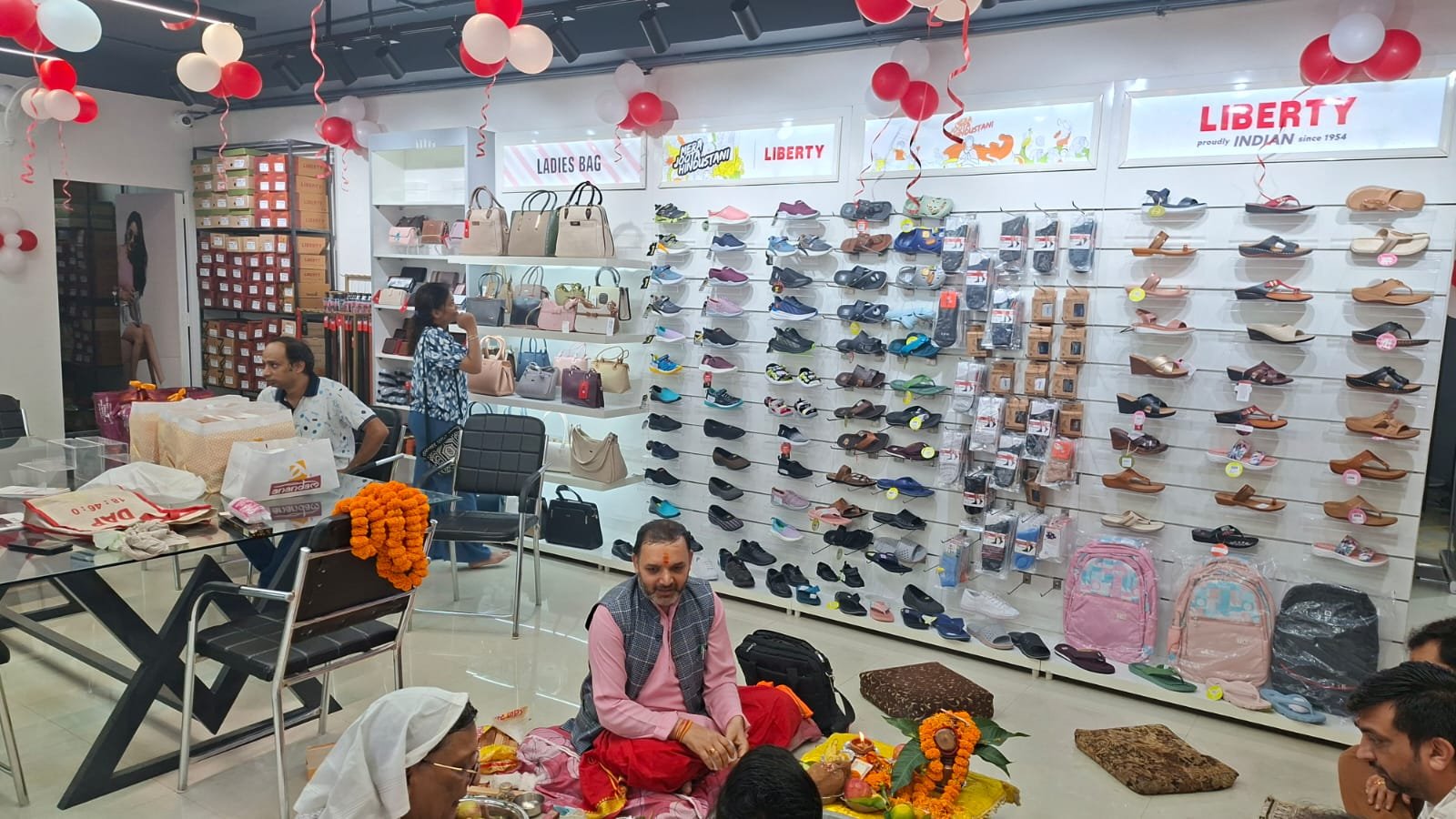 लिबर्टी शूज़ के डिस्प्ले शोरूम का देहरादून में हुआ उद्घाटन