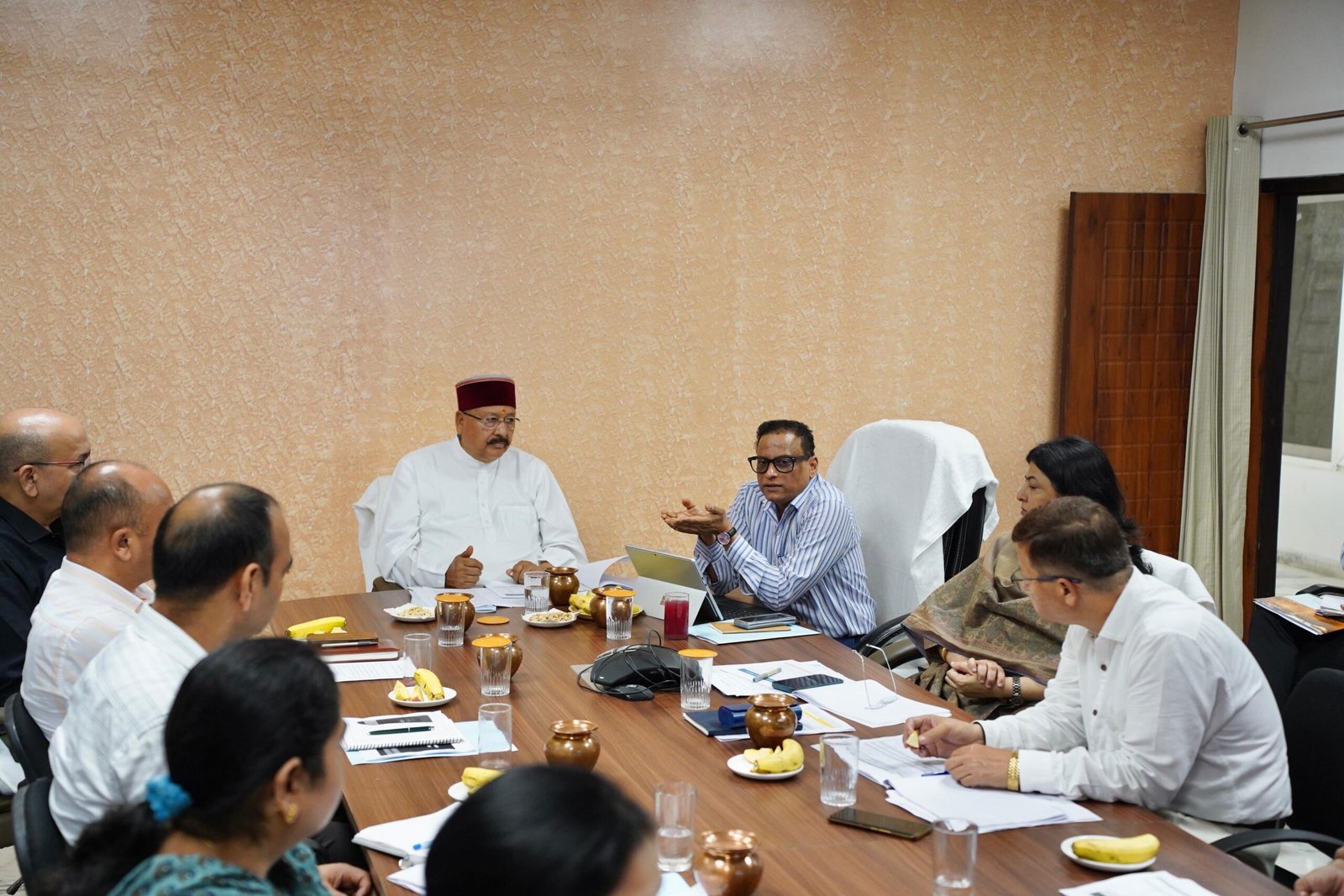 समीक्षा बैठक मंत्री ने पंचायतों को 29 विषयों के हस्तांतरण की प्रक्रिया को शीघ्र प्रारंभ करने के दिये निर्देश*