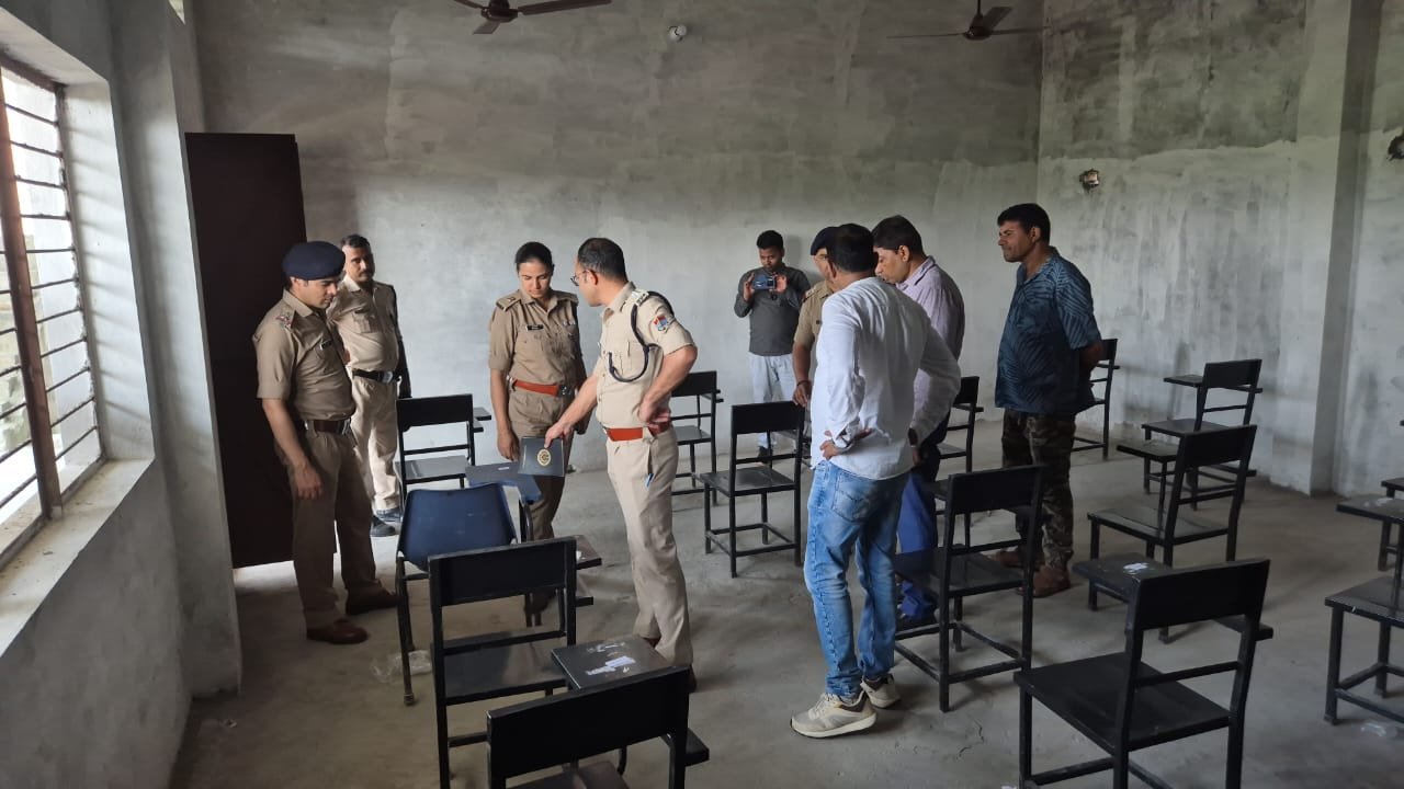 नकल विरोधी कानून के तहत जांच तेज, हरिद्वार पहुँची SIT मुख्य आरोपी के घर की तलाशी, अभ्यर्थियों संग जनसंवाद