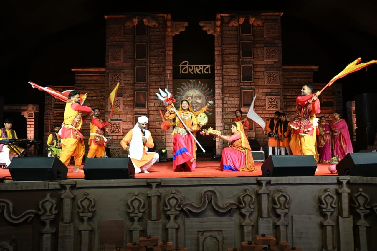 विरासत की संध्या में कुमाऊनी गीतों का जादू बोला श्रोताओं के सिर चढ़कर