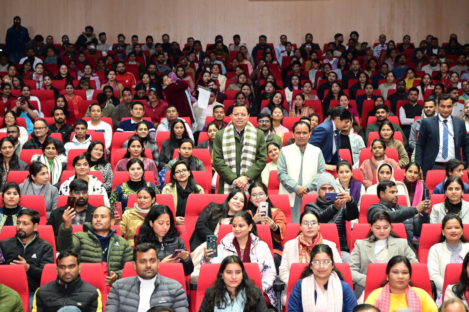 मुख्यमंत्री पुष्कर सिंह धामी ने 1035 सहायक अध्यापकों को प्रदान किए नियुक्ति पत्र