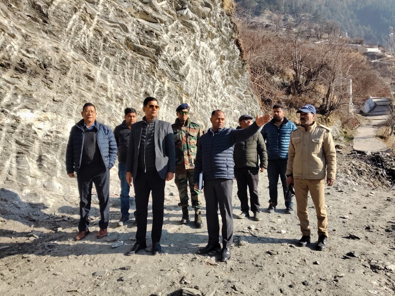 सचिव लोक निर्माण ने किया चारधाम यात्रा मार्गो का स्थलीय निरीक्षण।